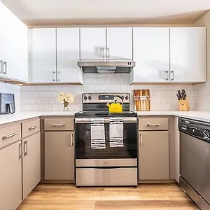 Modern And Spacious Apartment- Gym, Wifi, Free Parking Seattle
